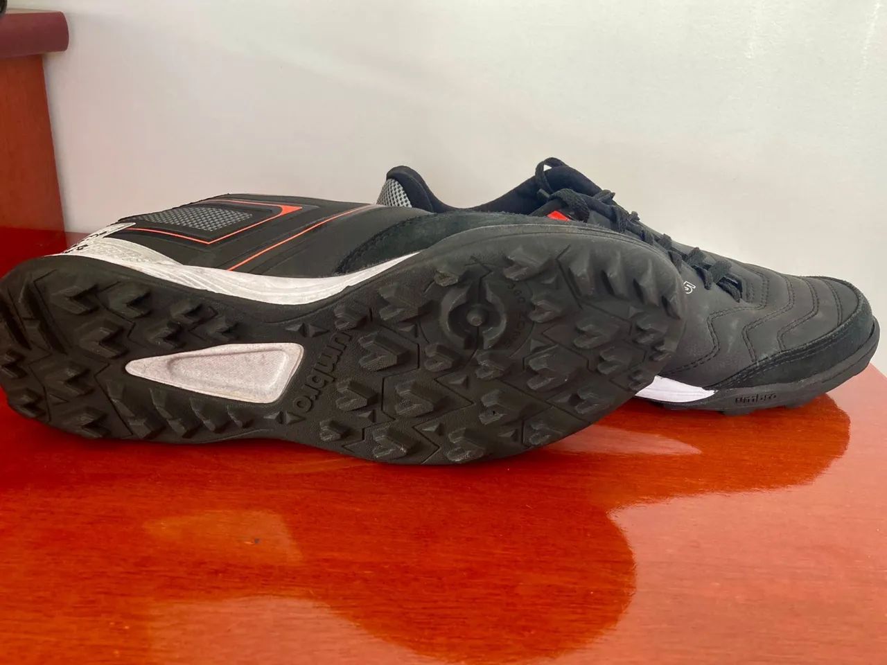 CHUTEIRA SOCIETY UMBRO PRO 5 BUMP CLUB - Nro 42 e MEIA ANTIDERRAPANTE  - Foto 2