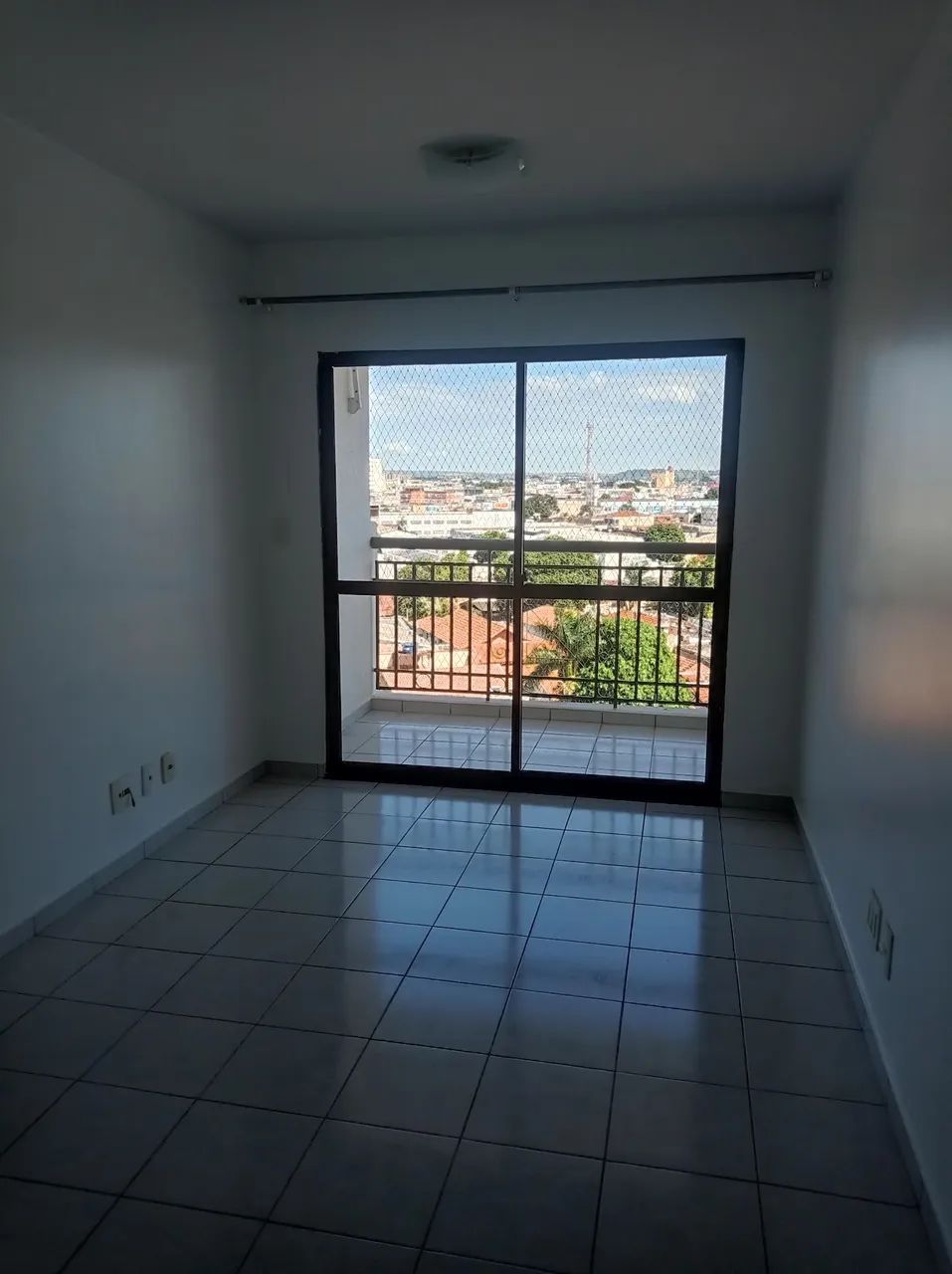 Aluga-se Apartamento 2/4