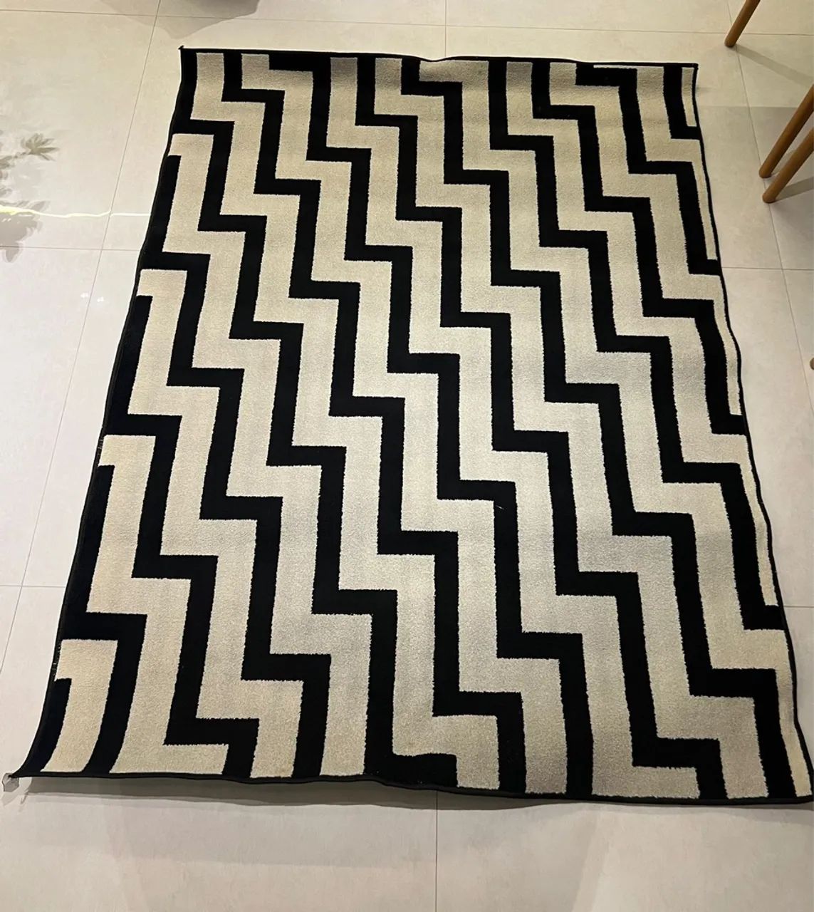 Tapete Linhas Preto e Branco