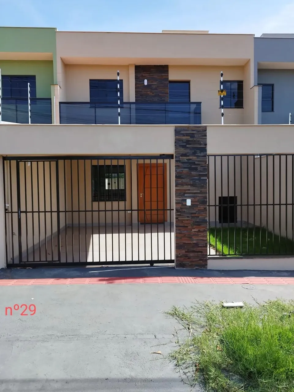 Sobrado à venda com 3 quartos no Jardim Portal dos Pioneiros, na zona leste de Londrina