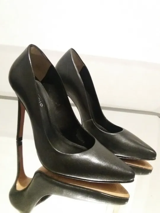SCARPIN CORELLO CLÁSSICO PRETO. SALTO 11 CM. LINDO!