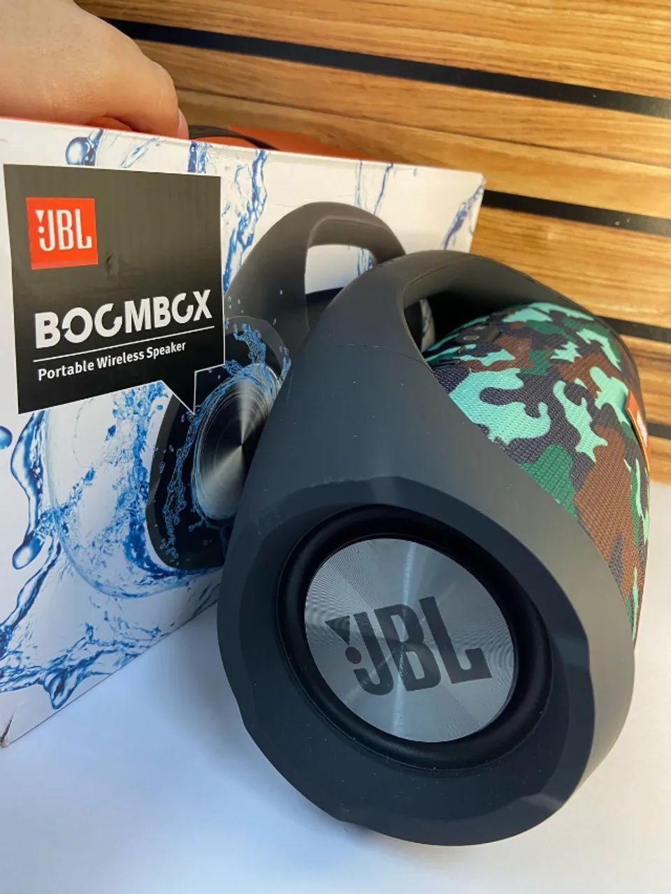 Caixa de Som Bluetooth Boombox Portátil JBL verde camuflado - Foto 3