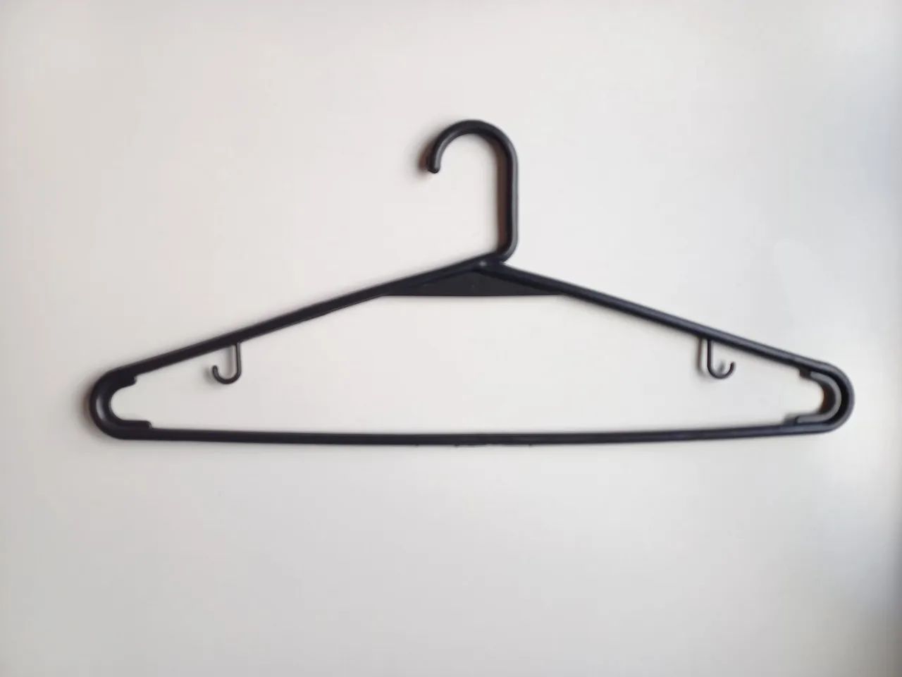 30 Cabides de plástico pretos - Foto 3