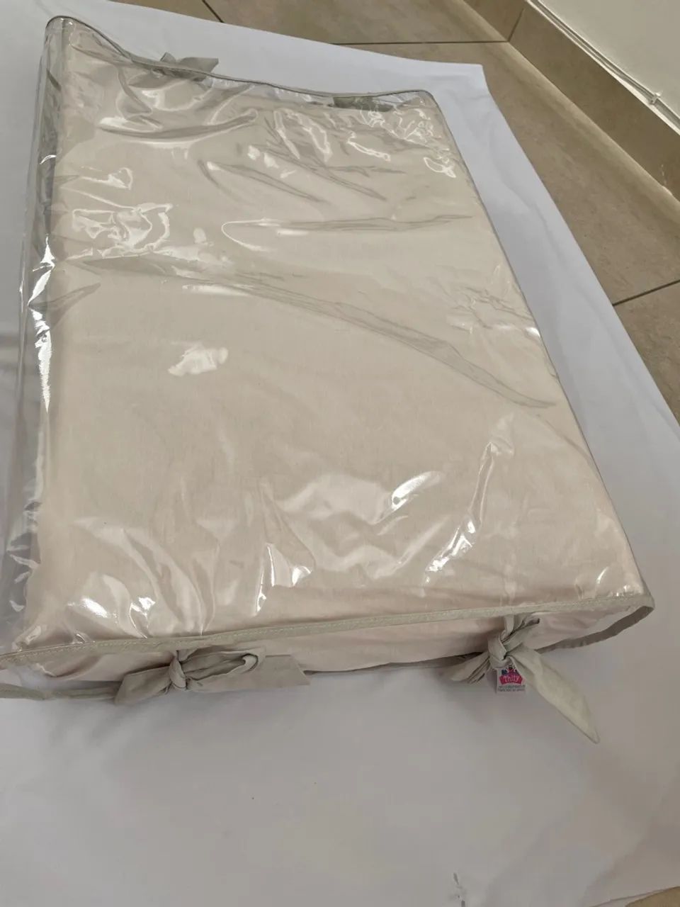 Trocador para Bebê com Espuma Fixa e Capa Plástica impermeável.