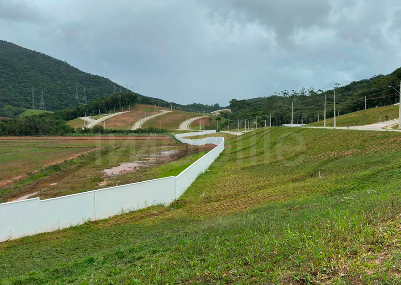 Terreno à venda no Condominio Alínea Reserva Itajaí em Itajaí.