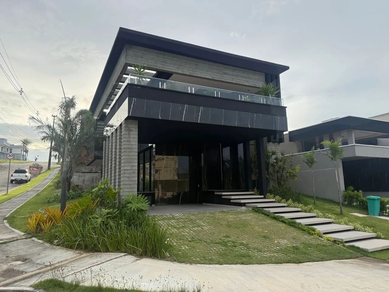 Casa duplex no Terras Alphaville 2 Cidade Alpha Eusébio - 316m2 - 4 suítes - 4 vagas