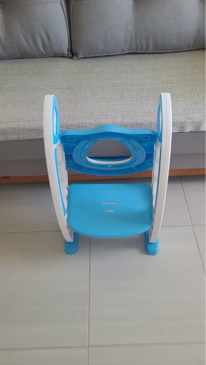 Troninho Infantil Azul com Degrau