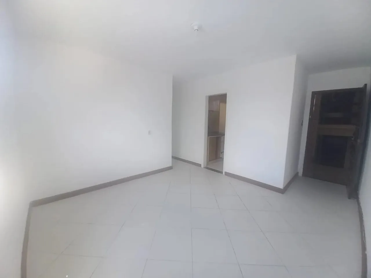 Oportunidade!!! Apartamento 2 quartos com suíte, Nascente, de escada no Cabula V