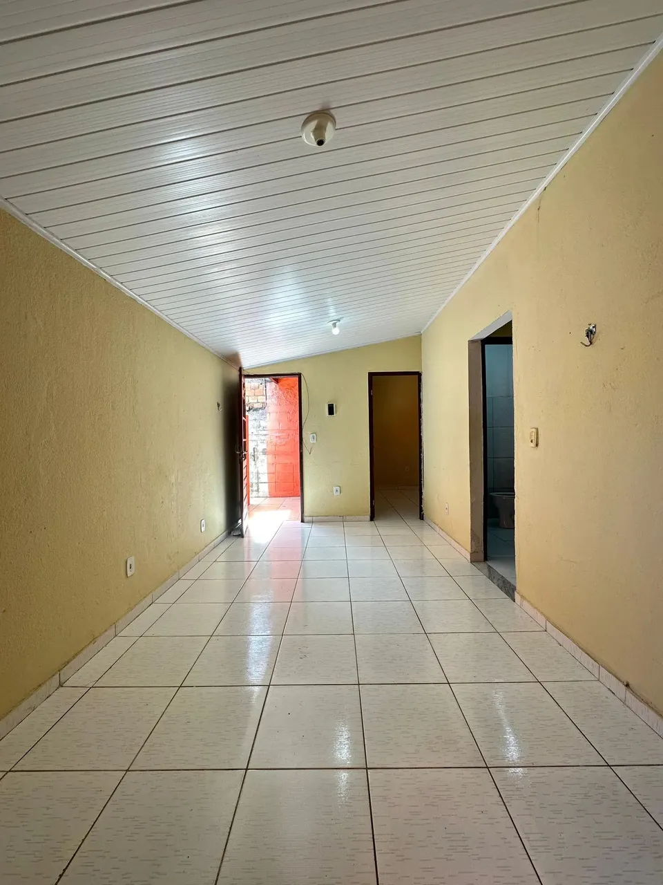 Casa com 02 quartos, Santa Lucia, prox Colégio Atheneu