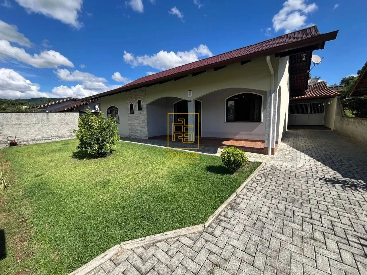 Casa com edícula em bairro nobre, a 3,4 km do centro