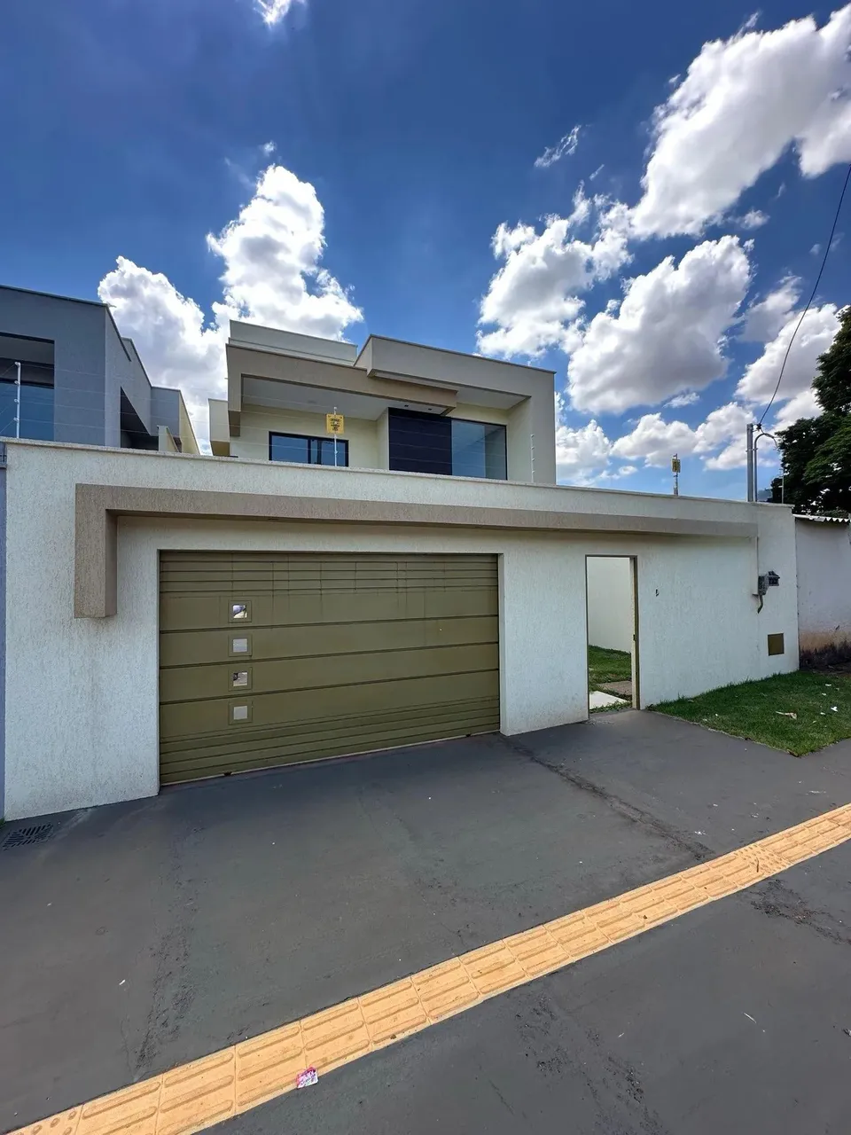 Lindo Sobrado Novo à Venda no Jardim  4 Suítes + Lavabo | Alto Padrão