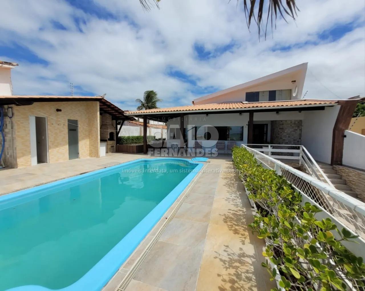 Casa triplex na praia de Cotovelo