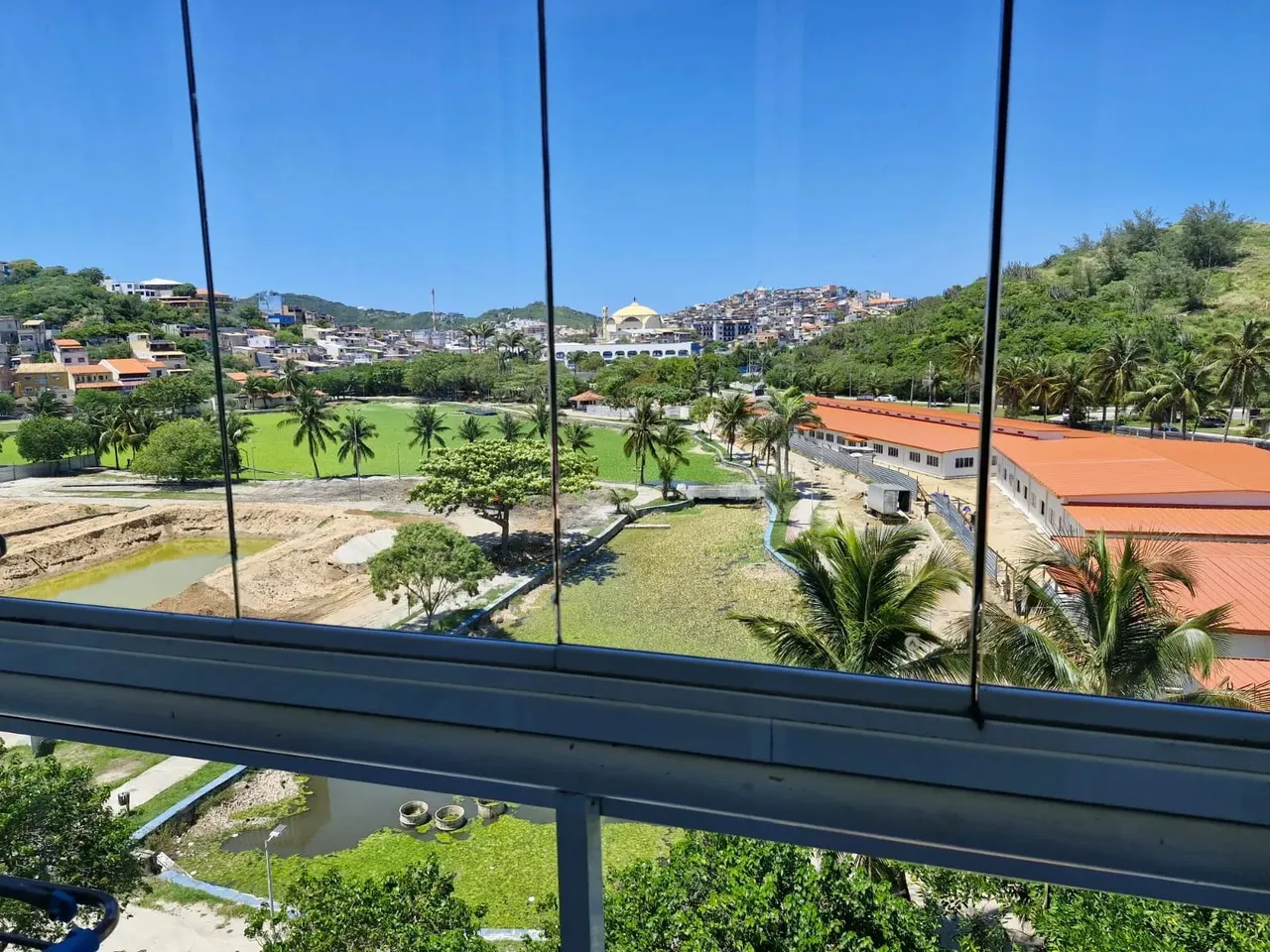 APARTAMENTO COM 2 QUARTOS A VENDA NA PRAINHA EM ARRAIAL DO CABO-RJ.