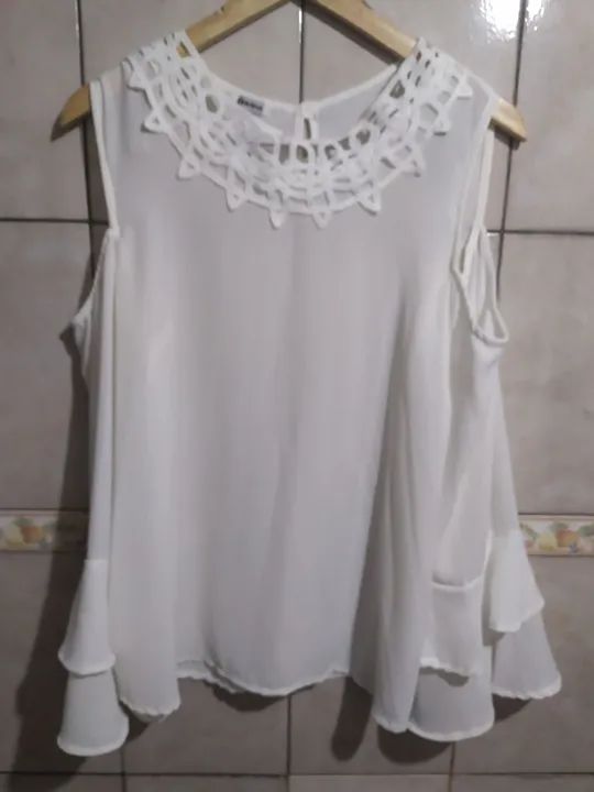 Blusa branca com renda feminina cerom