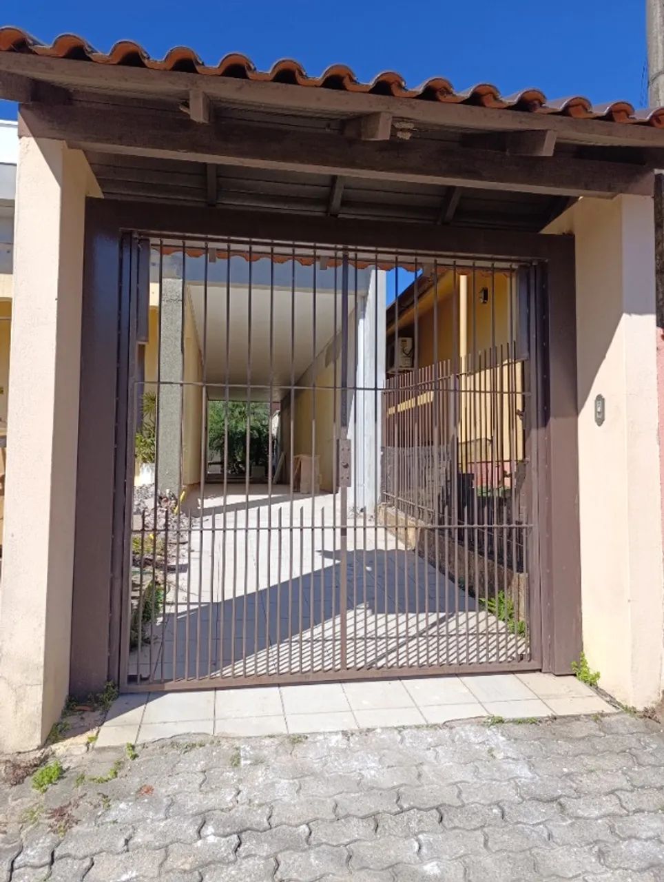 Iron fence and electric gate64169923009282120