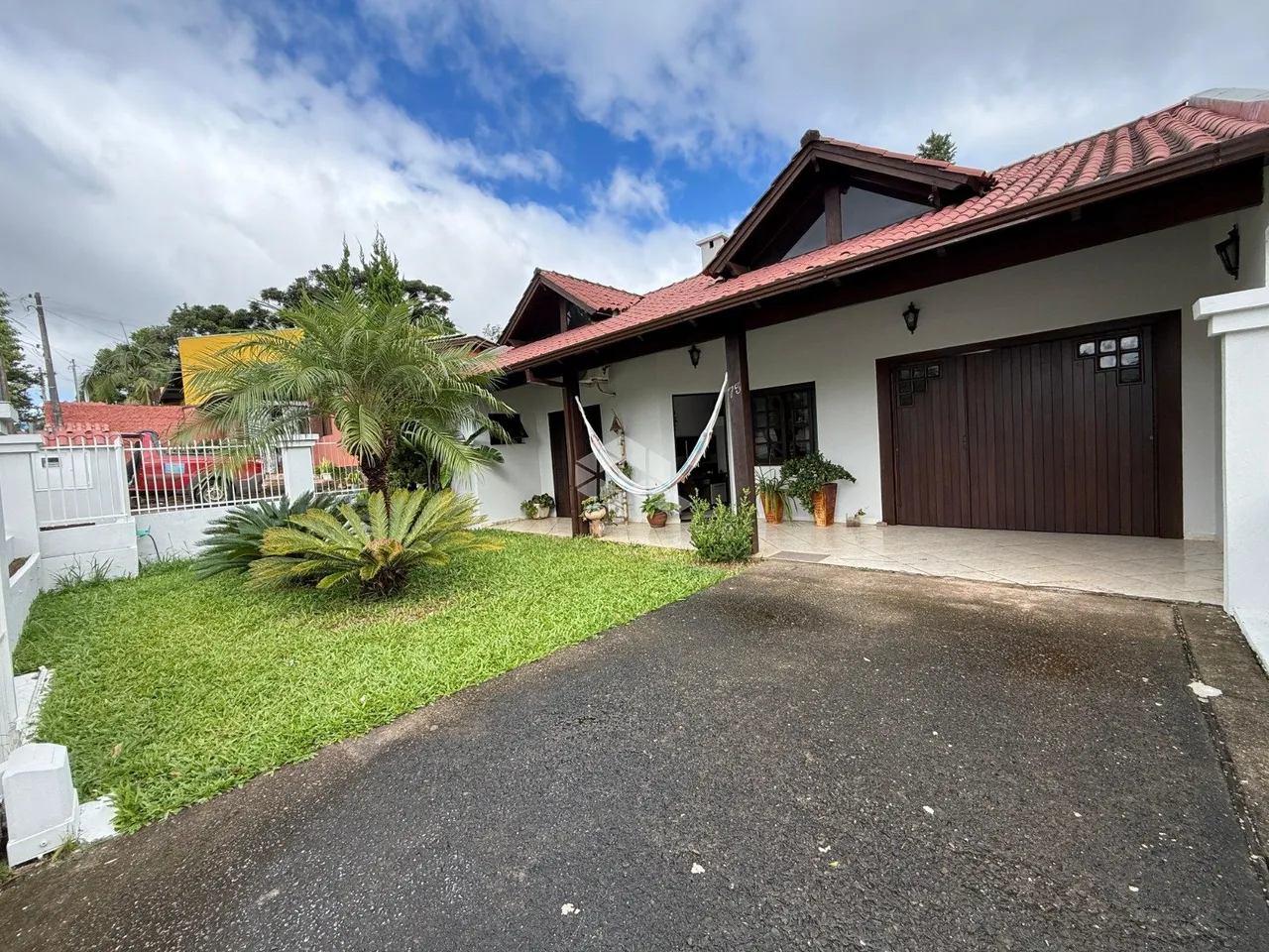 Casa 02 dormitórios com piscina em Linha Santa Cruz