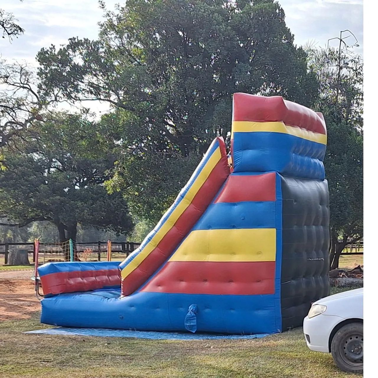Tobogã Inflável completo com motor e lona vinil para forrar  - Foto 4