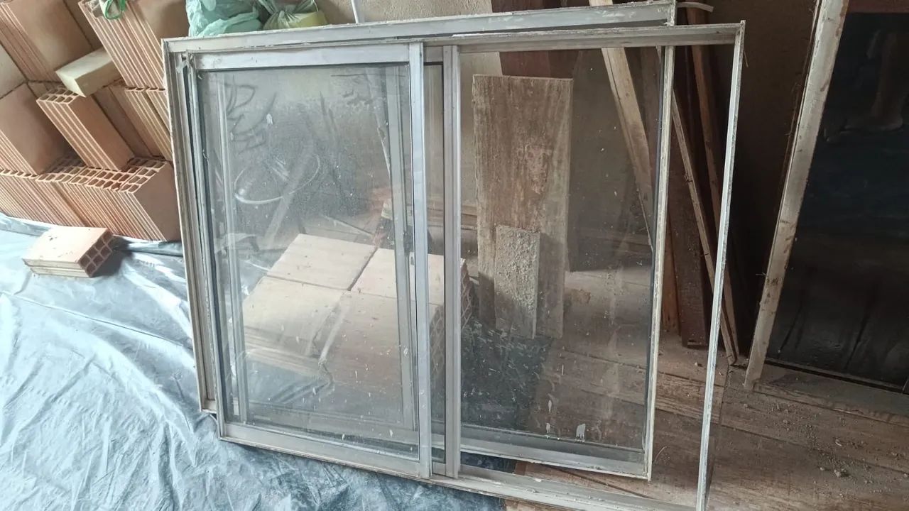 Janelas de Madeira com Vidro - Usadas - Foto 2