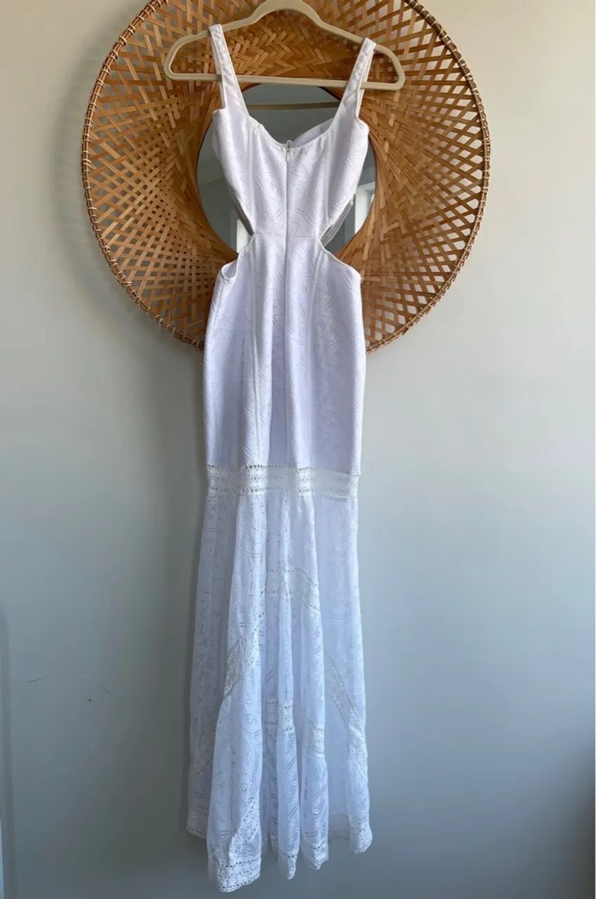 Vestido longo com recortes e renda (tamanho P) - Foto 2