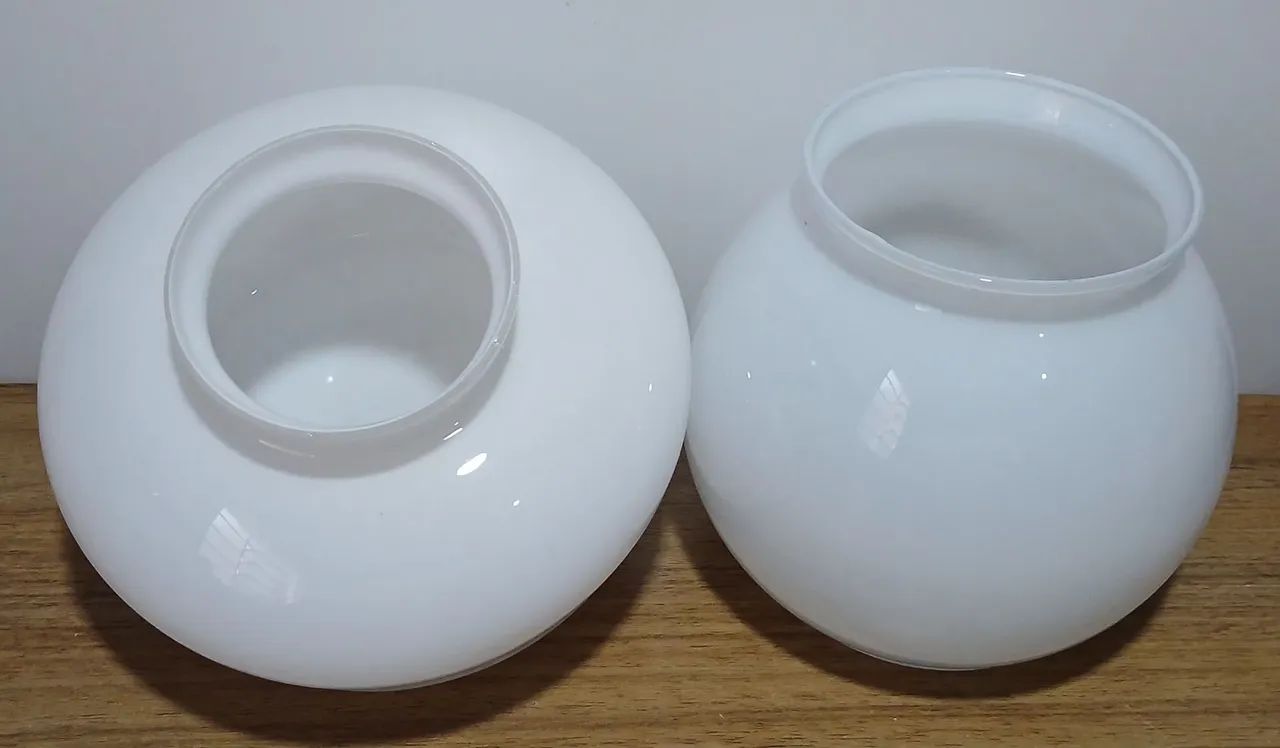 Kit com 2 globos de vidro opalino branco - Foto 3