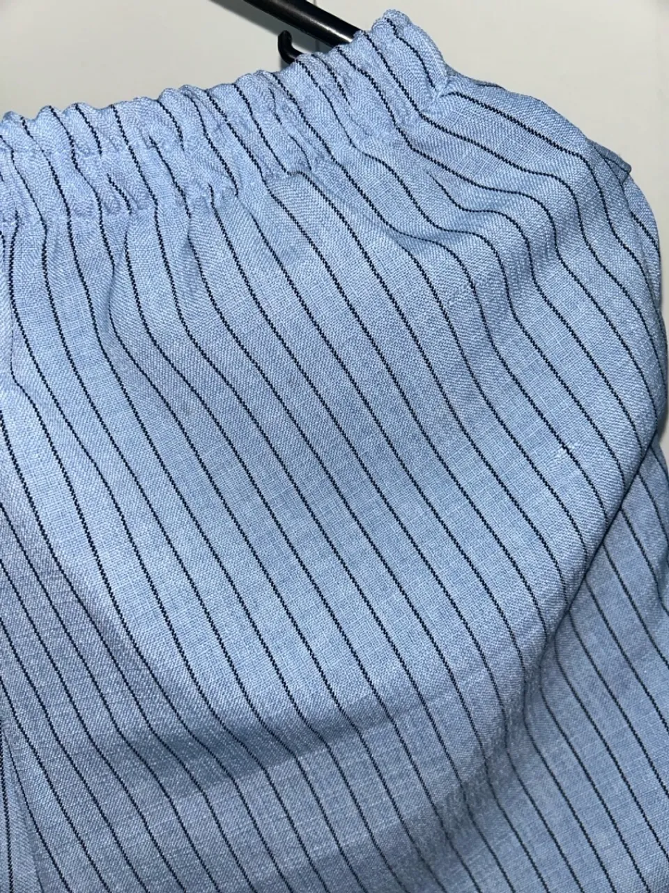 Shorts de linho listrado azul claro