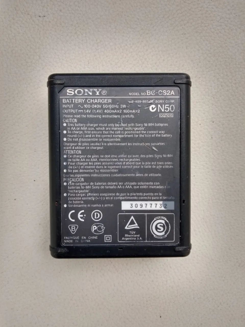 Carregador de pilhas original SONY BC-CS2A tipo Ni-MH tamanho AA e AAA - Foto 5