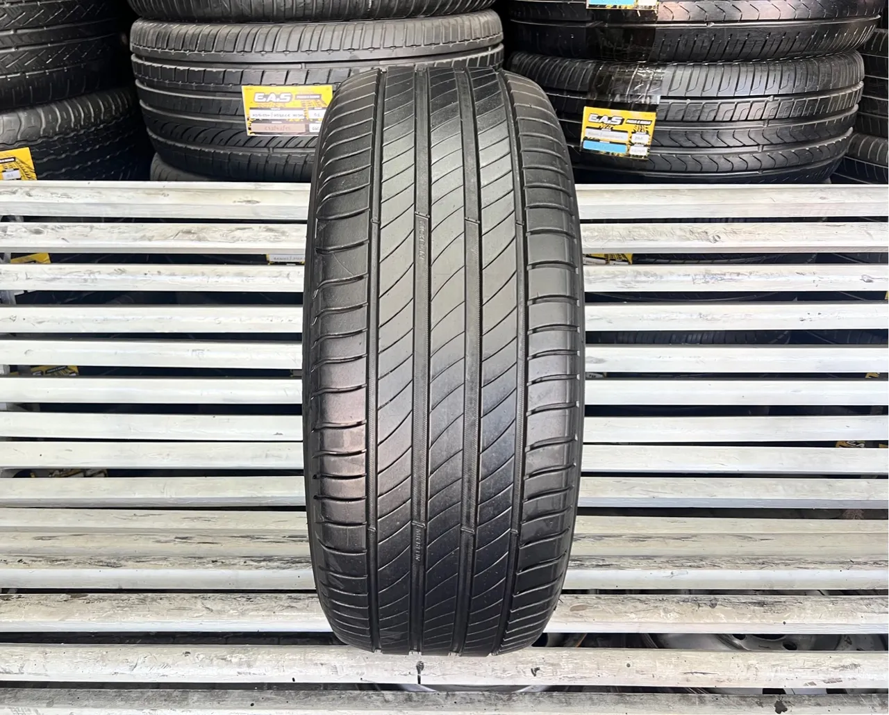 Pneu 215/50/17 Winrun R330 R$299,00 / Pneu 215/50R17 - Peças para