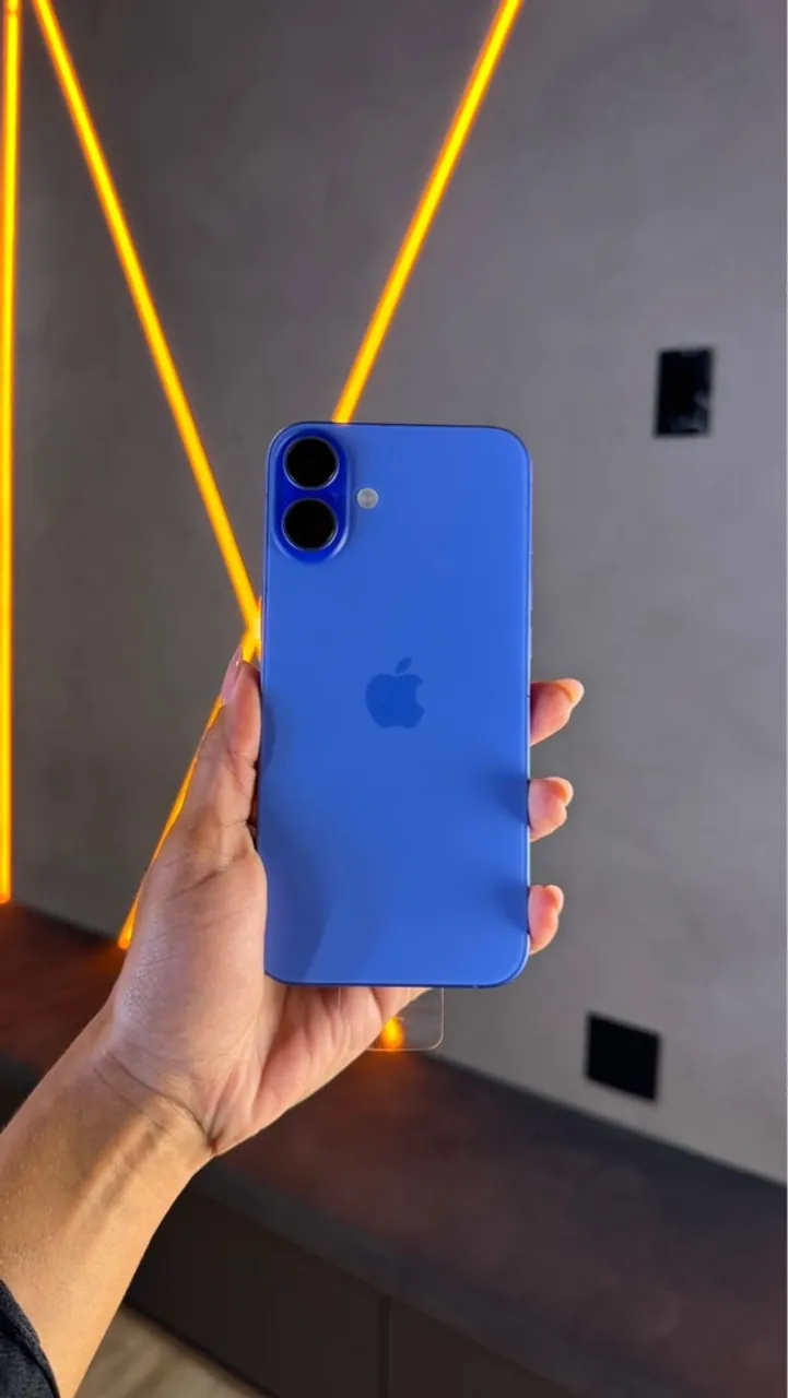 PRESENTEIE ALGUEM COM IPHONE 16 PLUS AZUL,