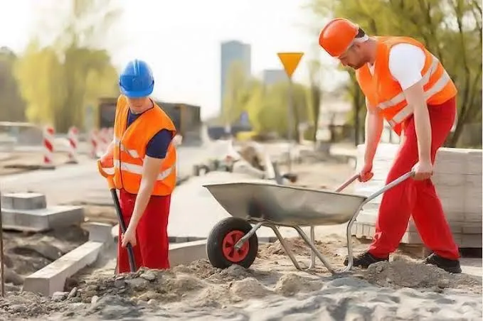 AJUDANTE DE OBRAS