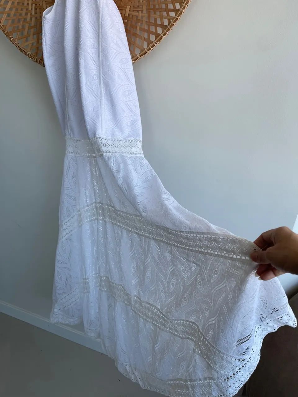 Vestido longo com recortes e renda (tamanho P) - Foto 4