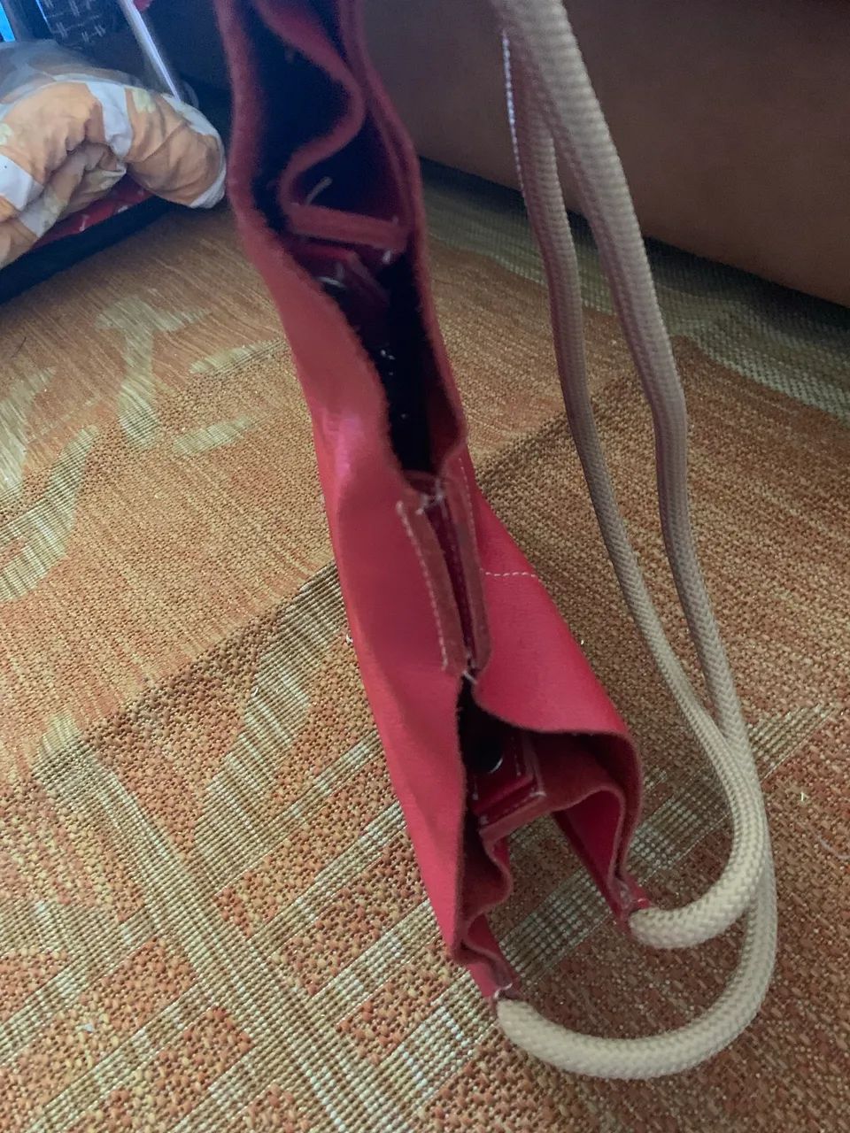Linda bolsa em couro legítimo cor vermelha  - Foto 3