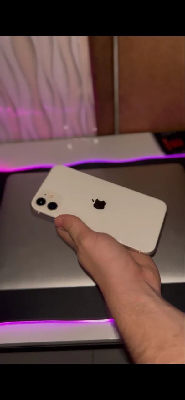 iPhone 11 em ótimo estado 