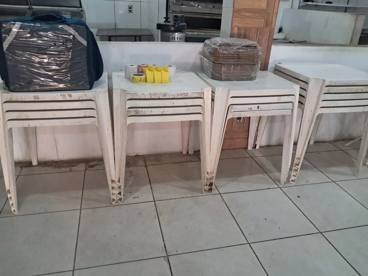 Mesa de plástico resistente (ideal para lanchonetes etc)