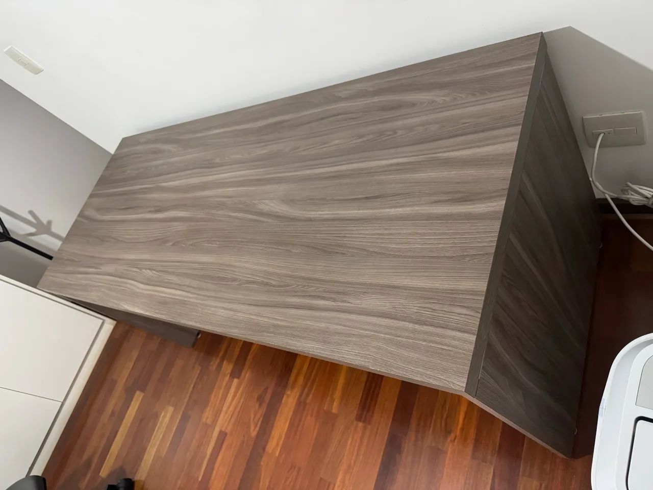 Mesa e armário - Escritório 415079894835548162