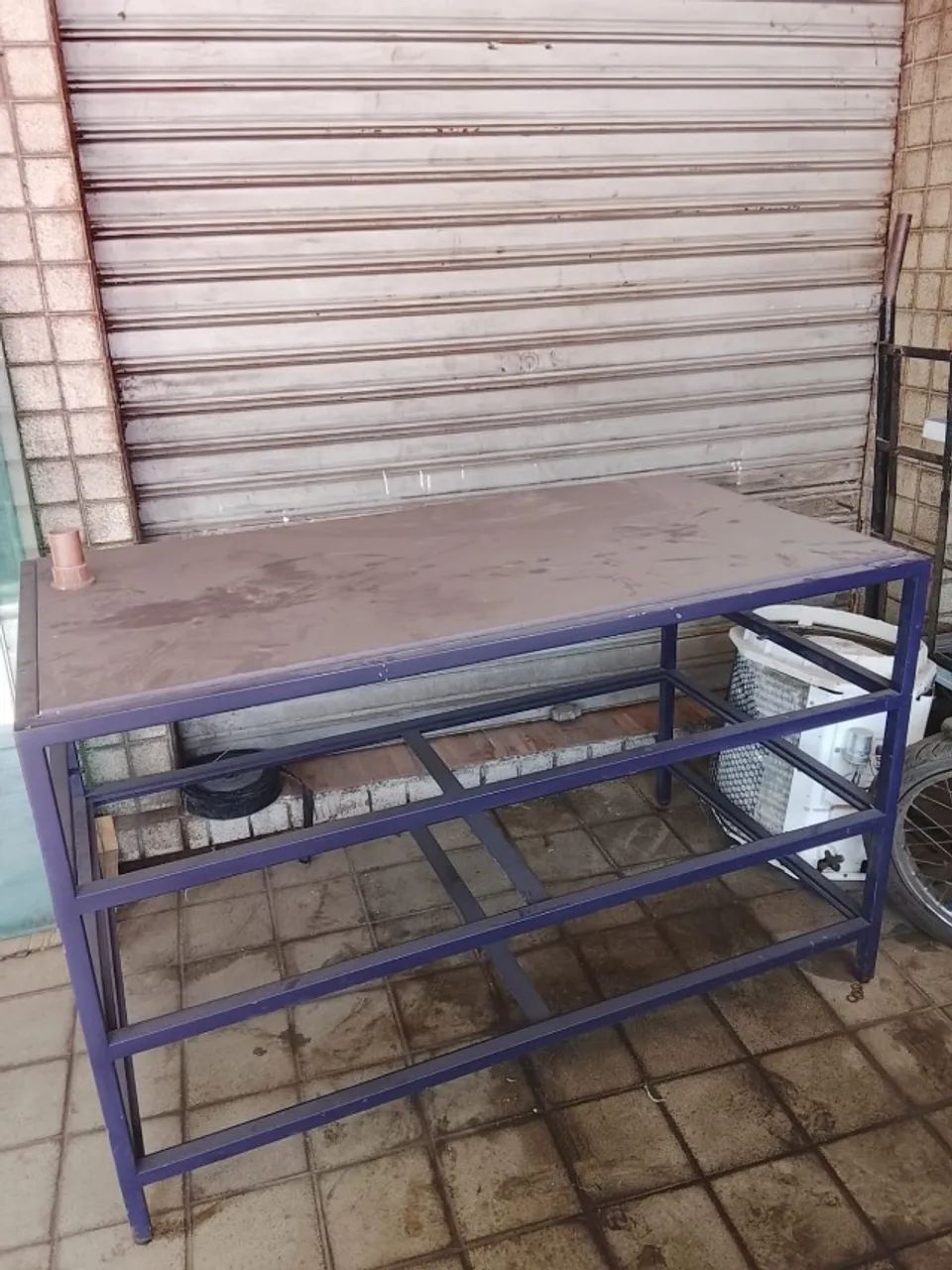 Mesa Expositora Comercial de Ferro - 3 Prateleiras - Loja/Comércio  - Foto 2