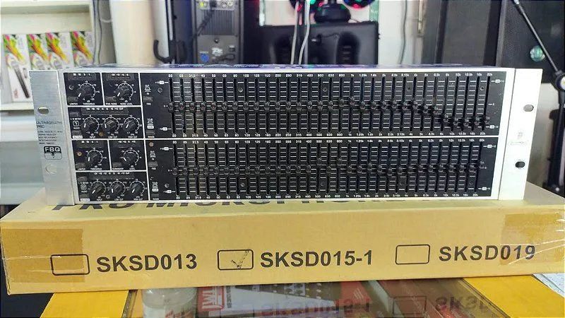 Equalizador Behringer Ultragraph Pro FBQ6200