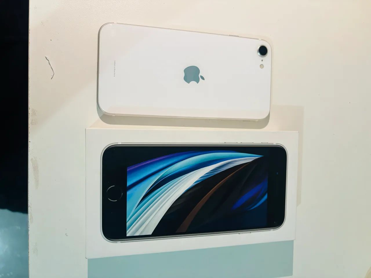 iPhone SE 2022 64GB NOVO COM CAIXA - Celulares e Smartphones