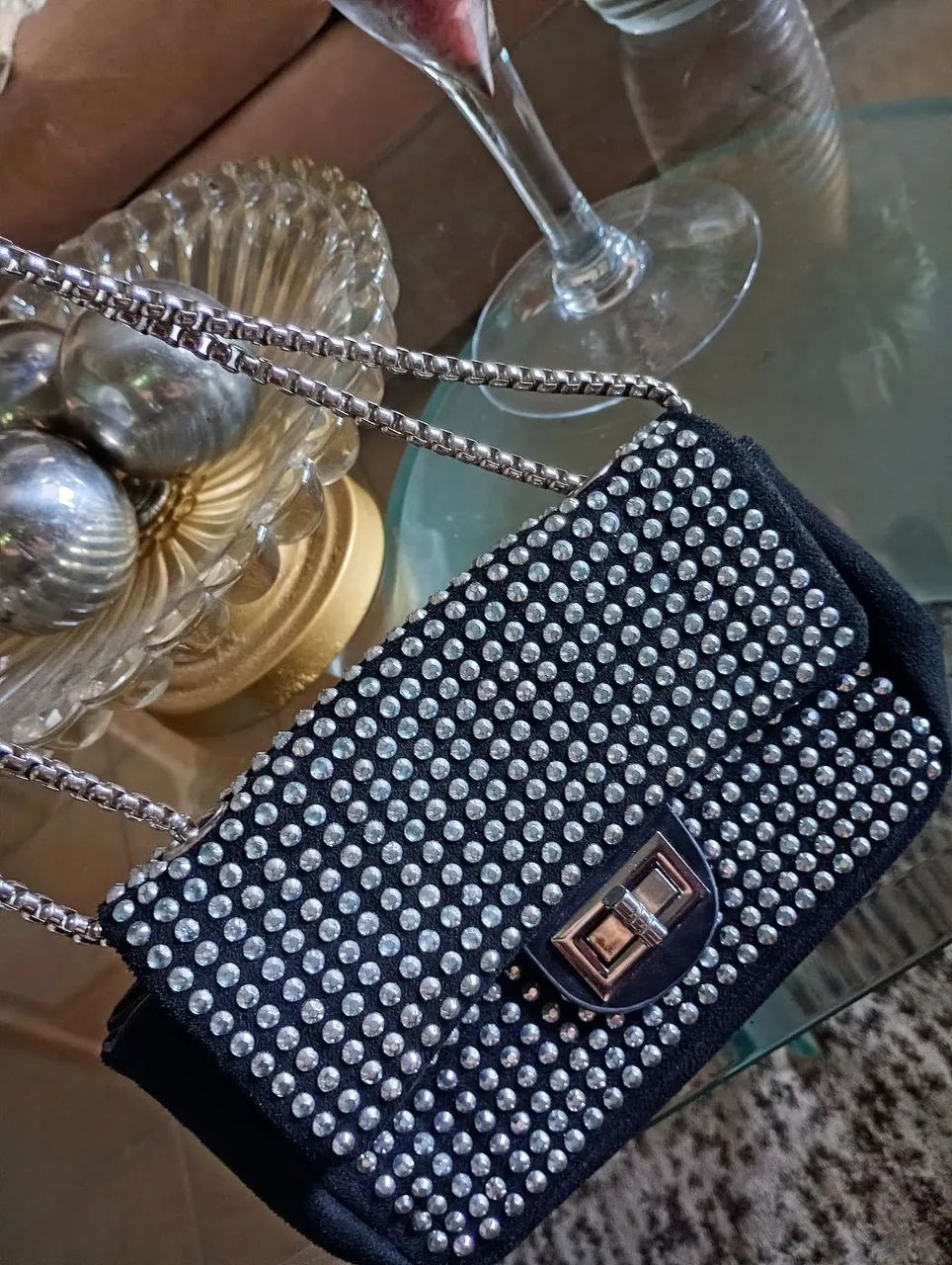 Bolsa pequena em camurça com pedrarias (nova)