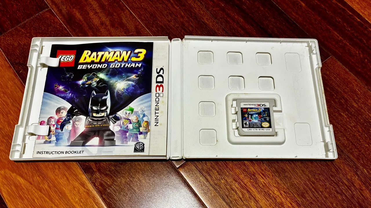 fita jogo nintendo 3ds - batman - beyond gotham - perfeita - Jogos