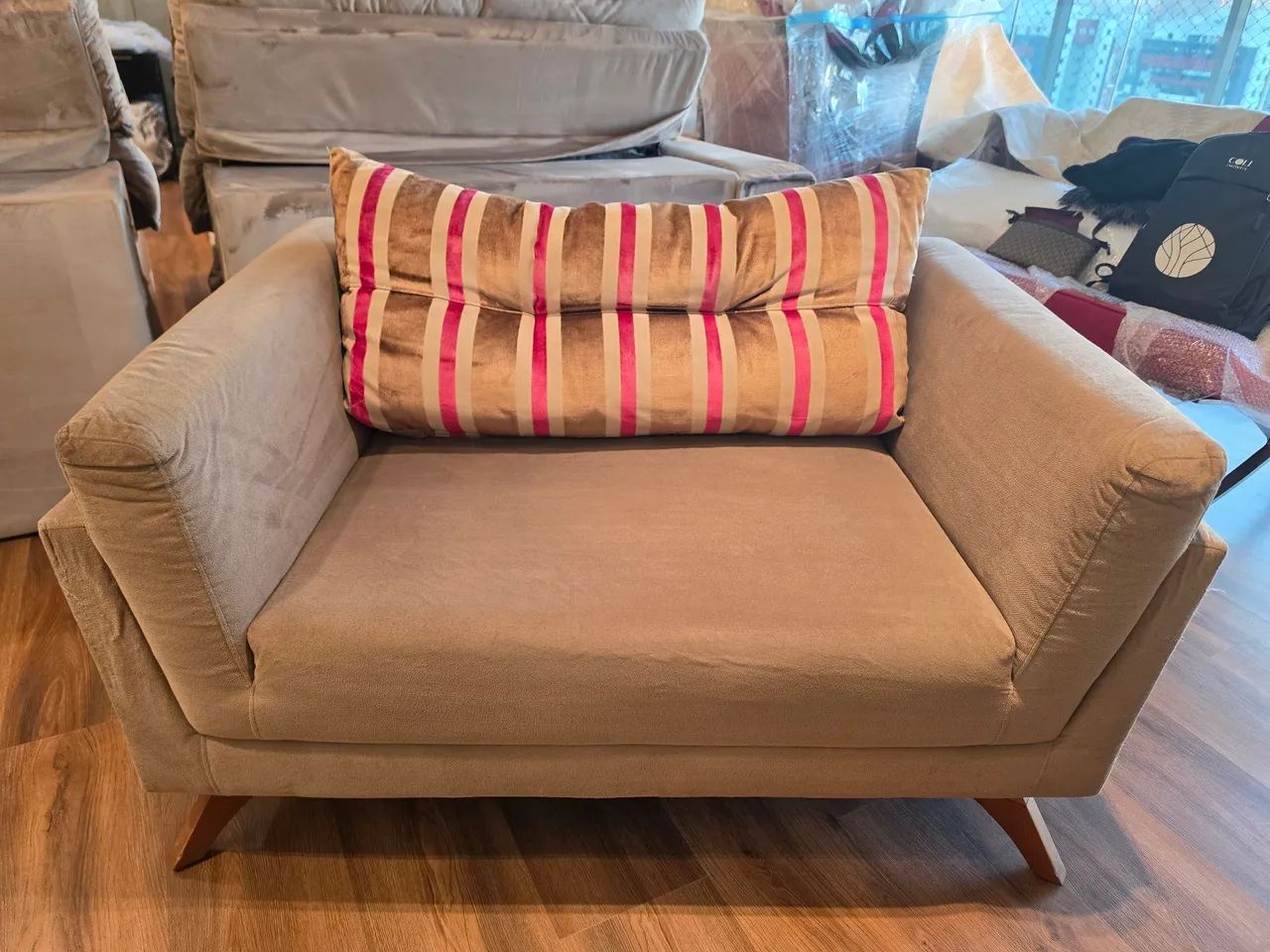 Poltrona Namoradeira Suede
