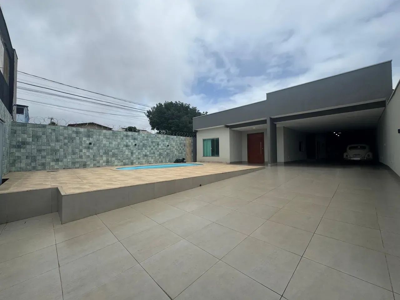 VENDE-SE CASA MODERNA COM 3 SUÍTES