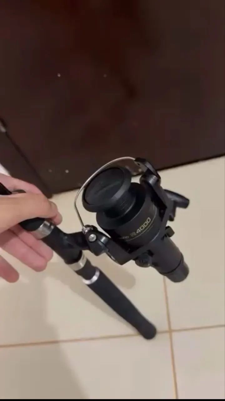 Vendo vara de pesca e molinete novos  - Foto 2