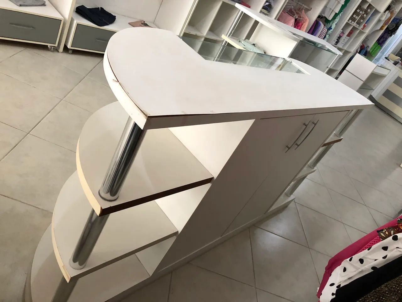 Balcão MDF com vidro - Perfeito estado | Ideal para loja, salão ou recepção - Foto 5