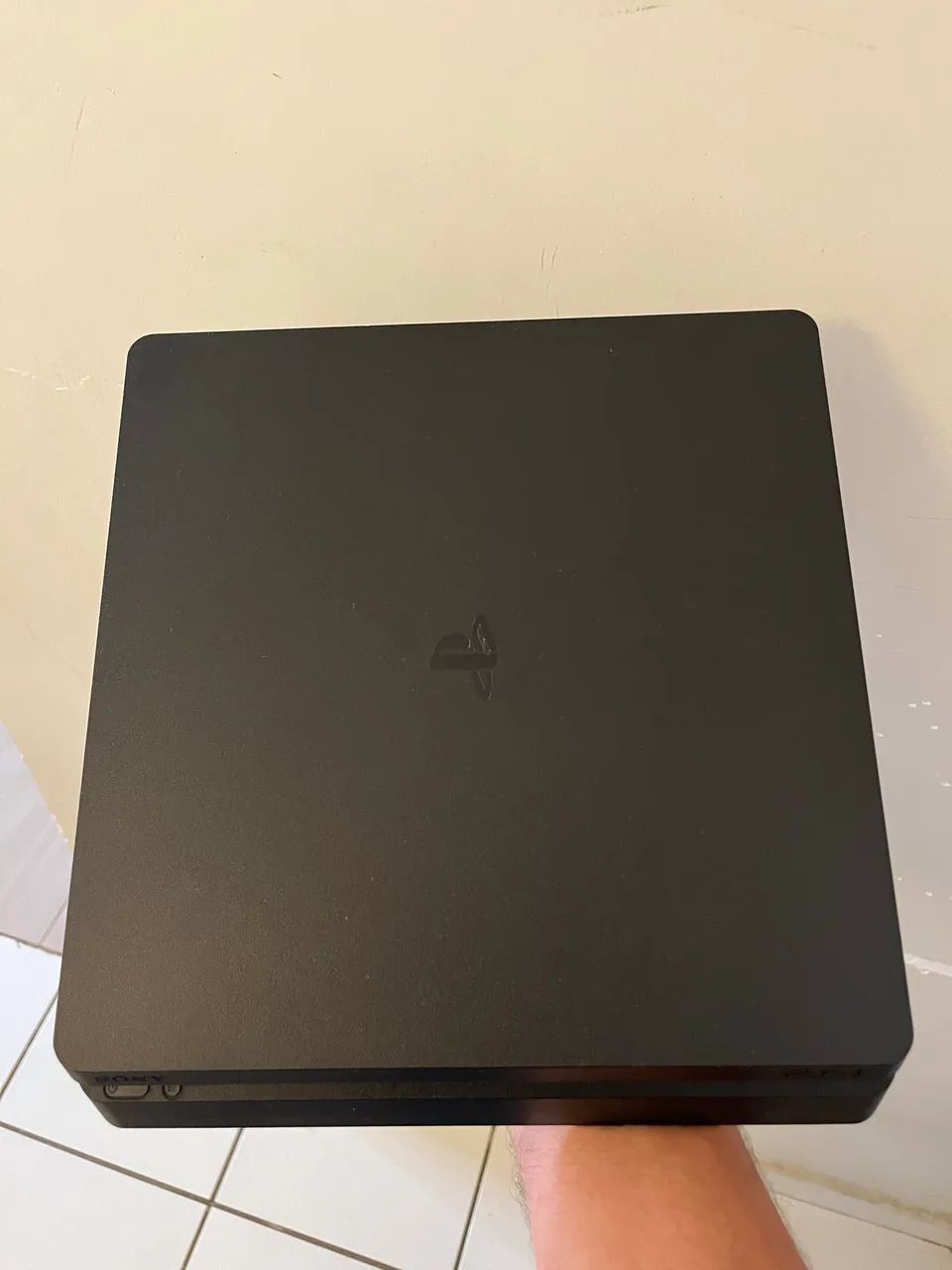 PS4 Slim 