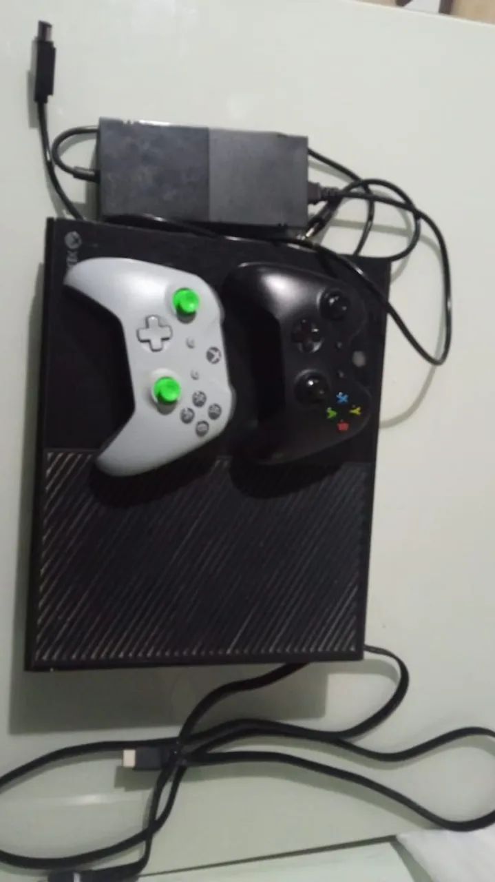 Xbox one fat com jogos e 2 controles - Foto 4