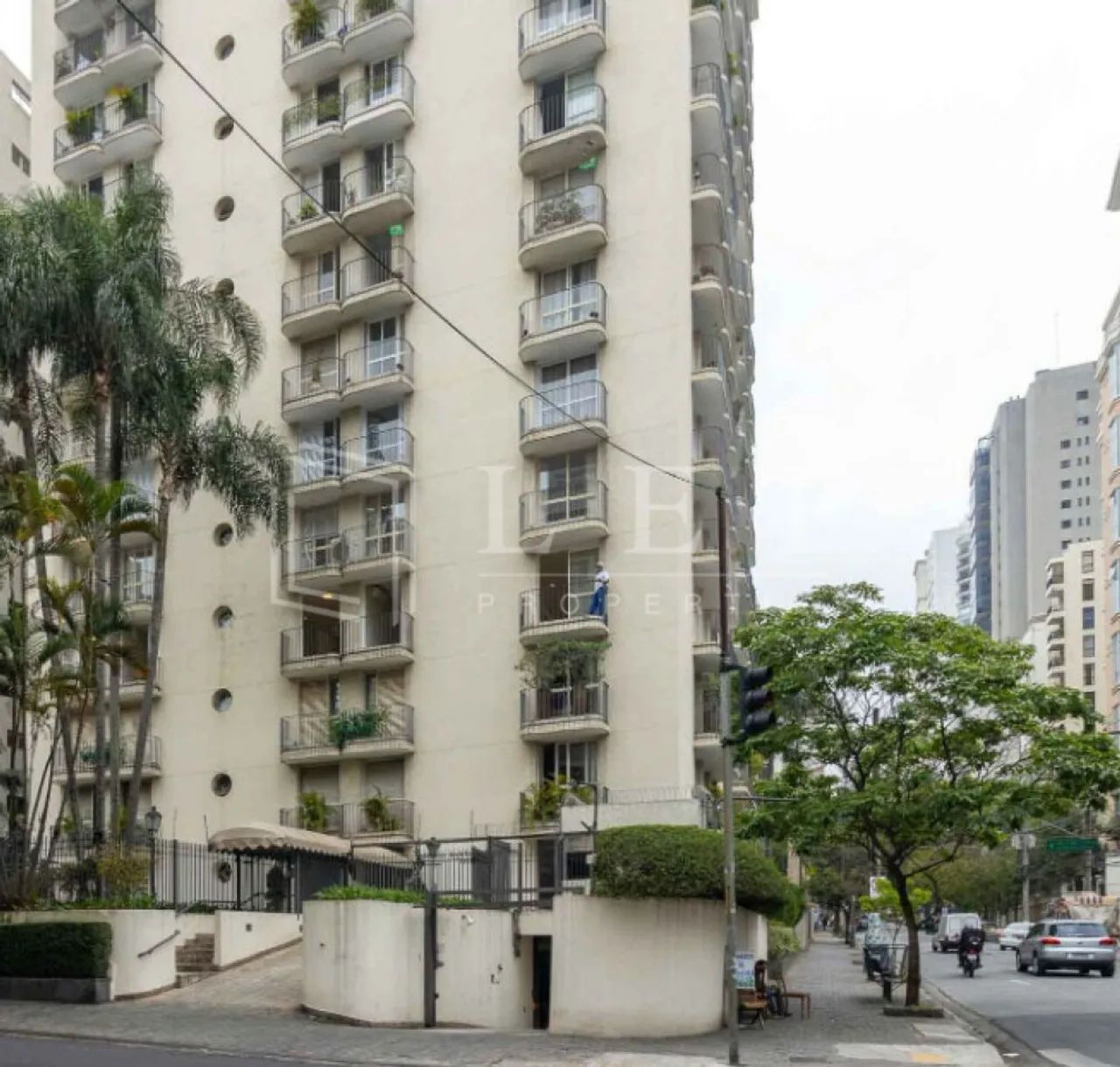 Amplitude e Sofisticação no Melhor do Jardim América ? 242 m² de Puro Charme.