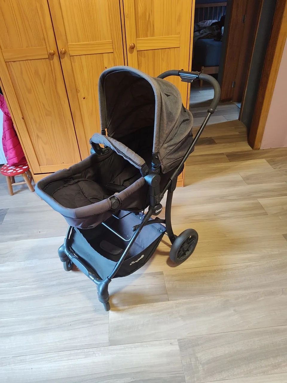 Carrinho de bebê Moisés com bebê conforto Burigotto 