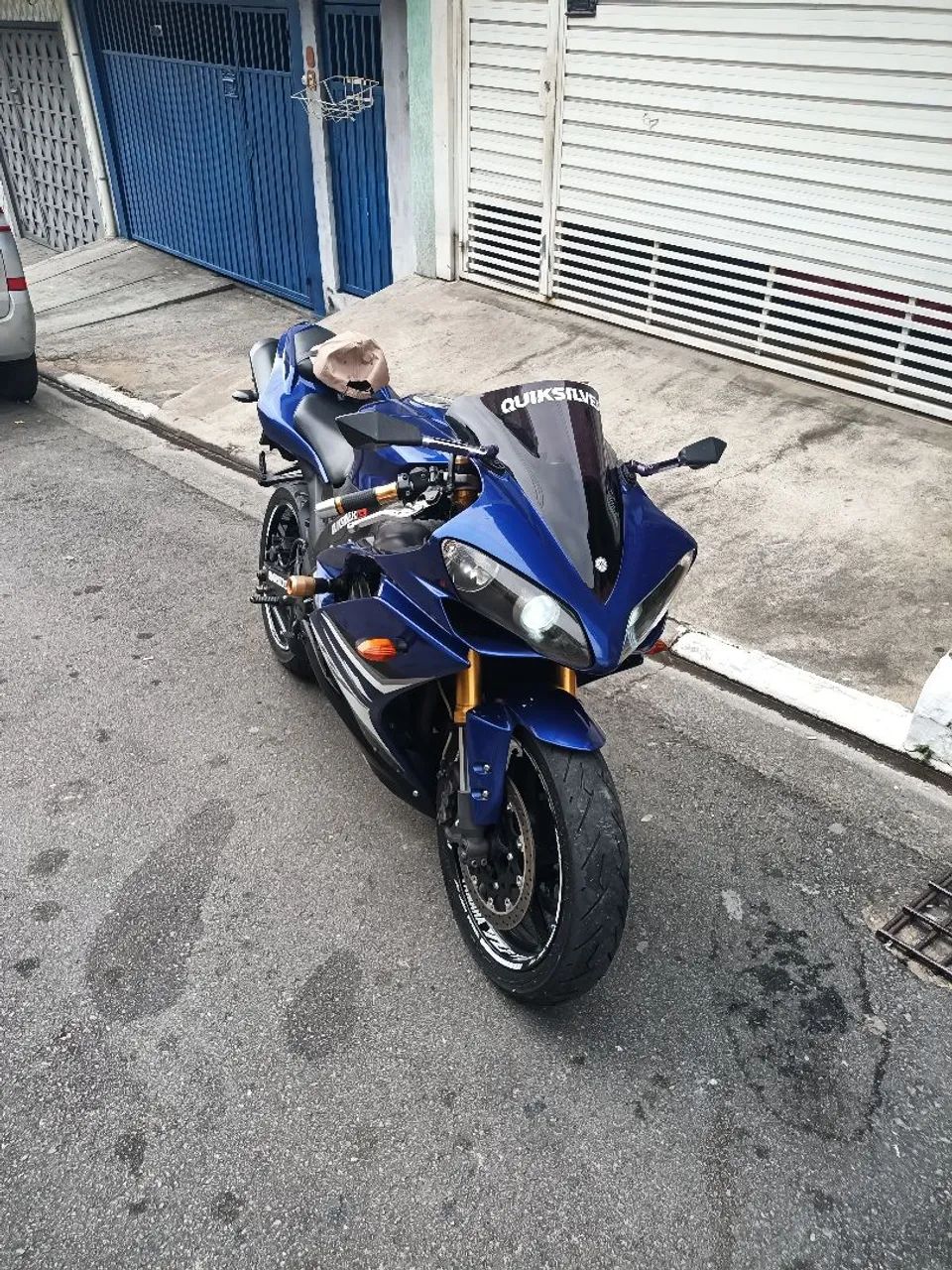 YZF R1  *