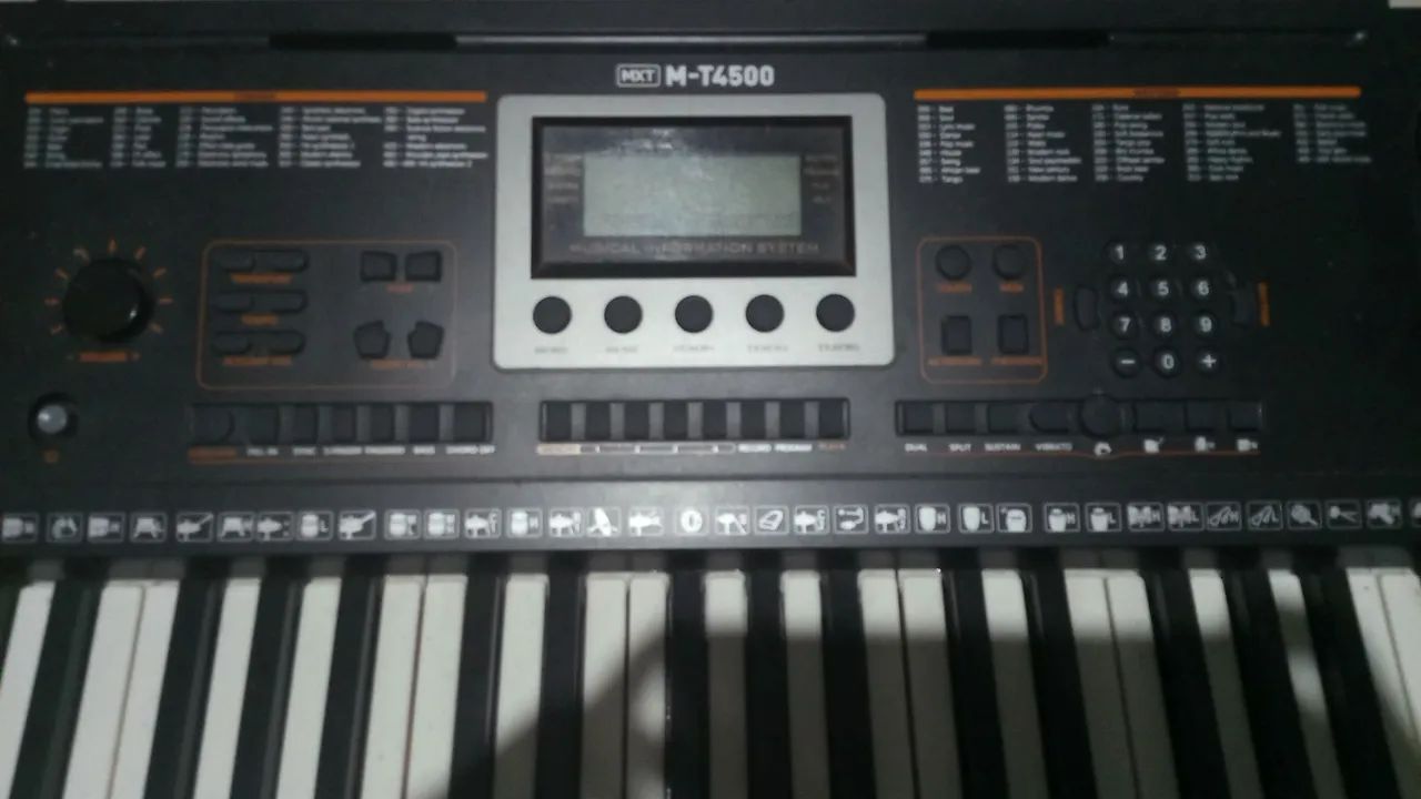 Vendo teclado musical pra sair rápido obs: NAO ENTREGO  - Foto 2