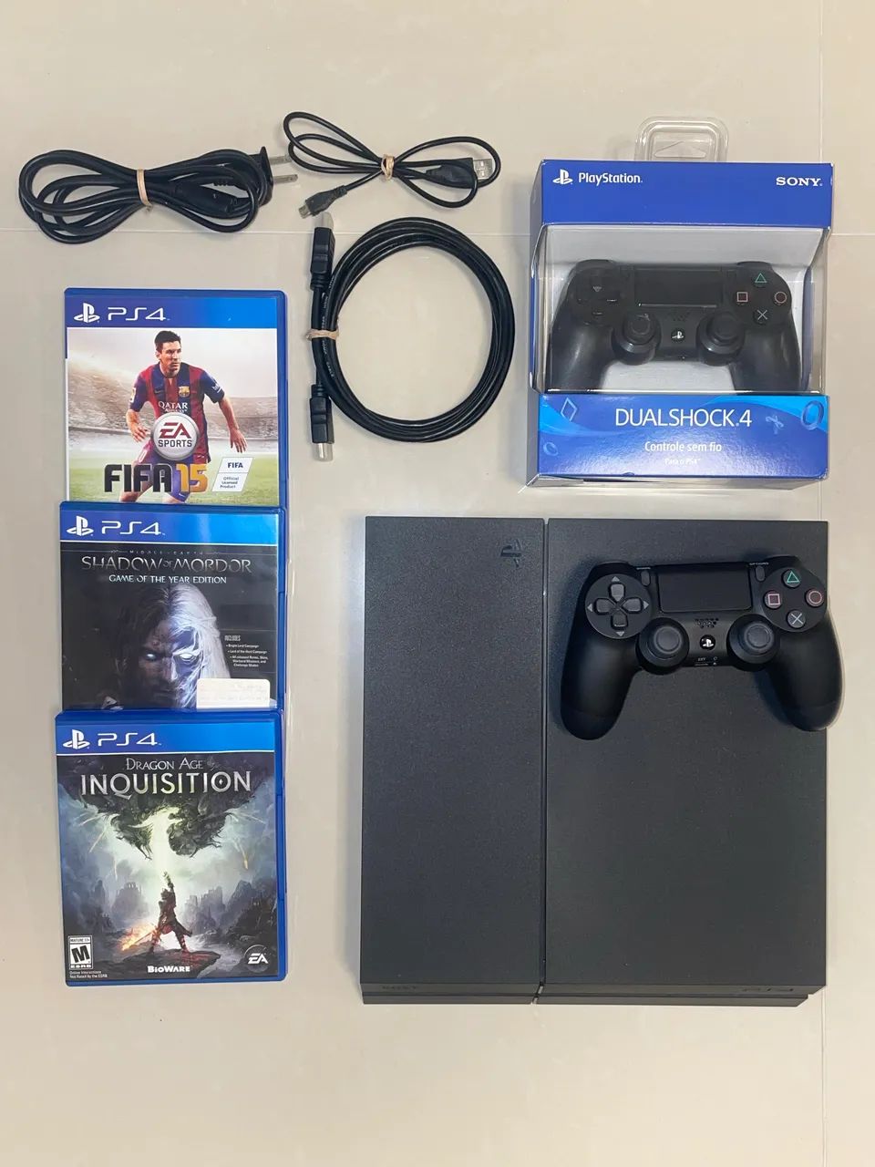 PlayStation 4 (PS4) 500 GB + controle, cabos e brindes